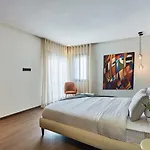 Your Home Away From Home 2 Bed Flat With Parking