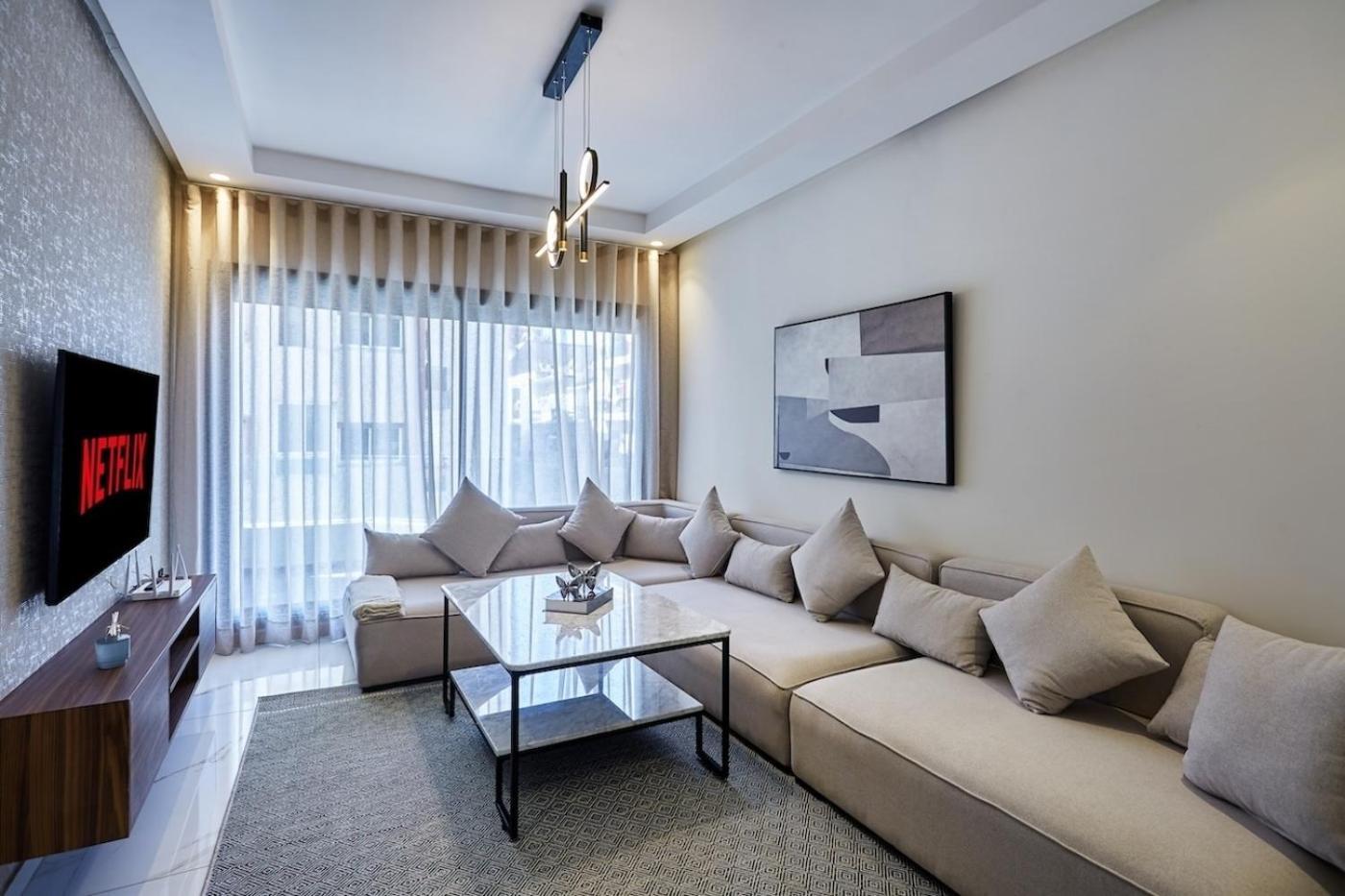 Your Away From 2 Bed Flat With Parking * Casablanca