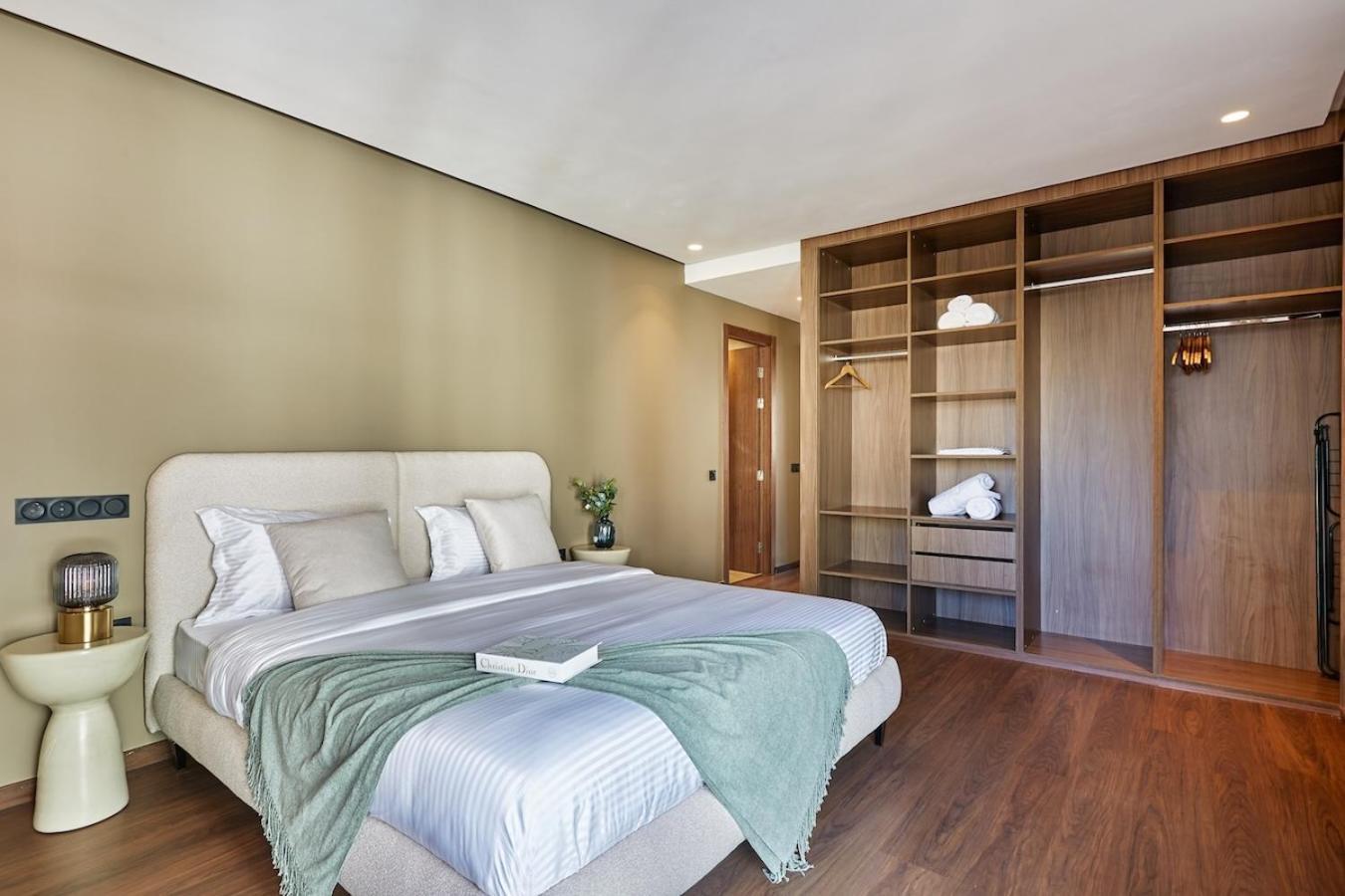 Your Away From 2 Bed Flat With Parking Apartment Casablanca