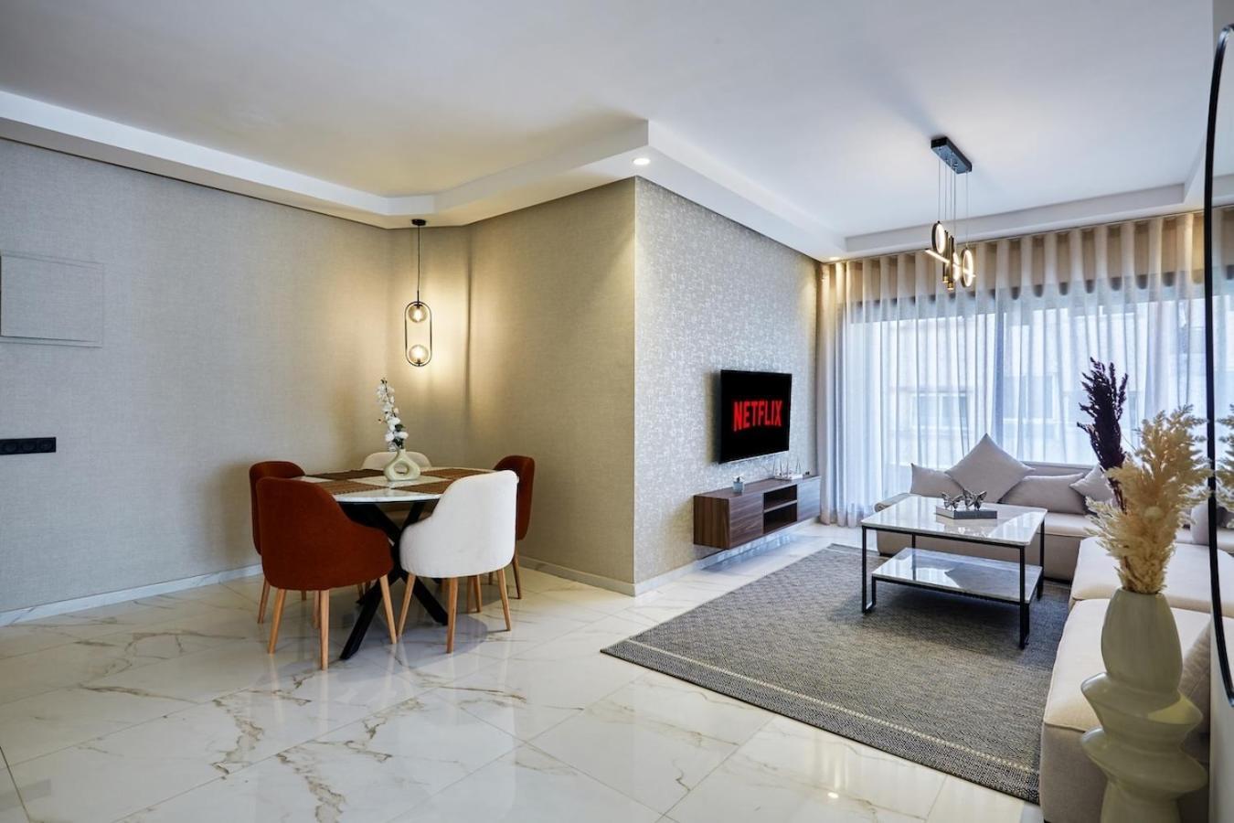 Your Away From 2 Bed Flat With Parking Apartment *