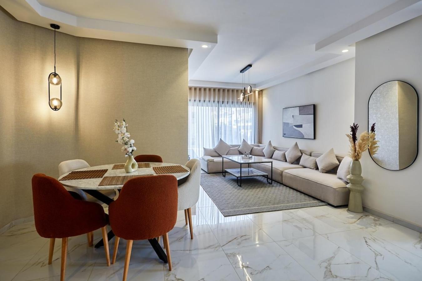 Your Away From 2 Bed Flat With Parking * Casablanca
